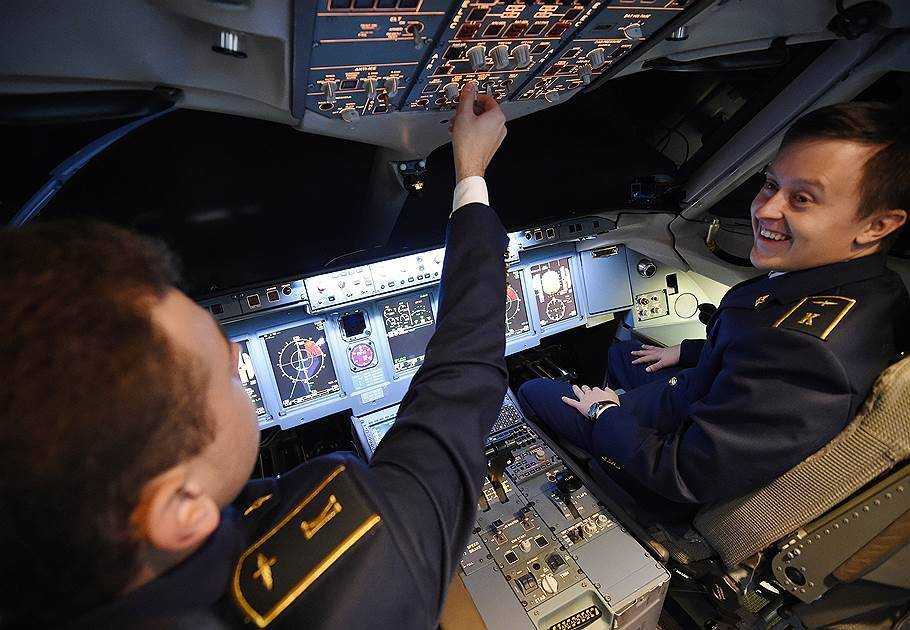 Как стать пилотом после 9 класса: сколько зарабатывает летчик в россии?