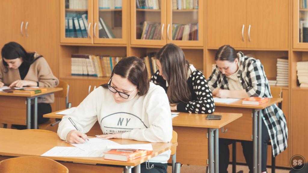Человек соприкасается с искусством каждый день сжатое изложение | егэ огэ статград впр 100 баллов